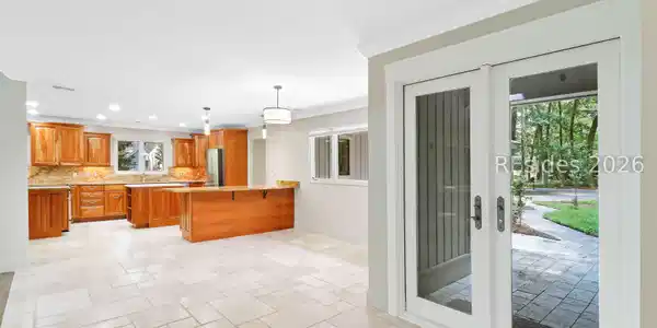 Image 3: Foyer