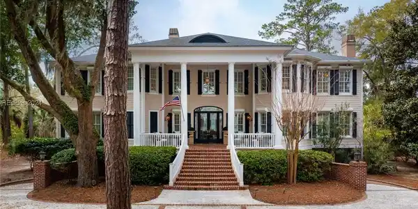 37 Freeport Dr