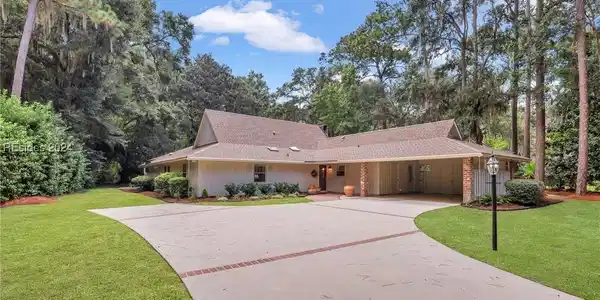 15 Willow Oak Road W