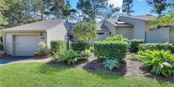 40 Planters Wood Drive