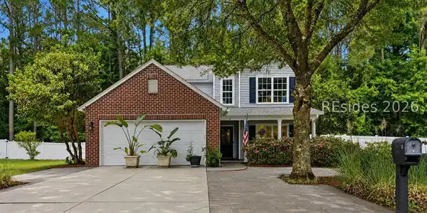 6 Hemlock Court