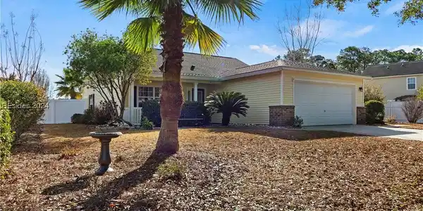 4 Lakeside Drive