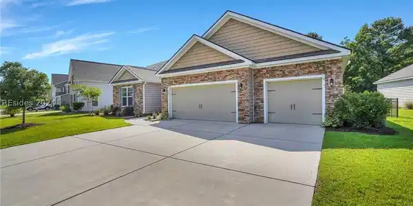 99 Bridgeton Dr