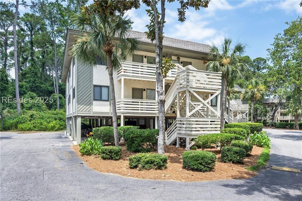 Image 3: Building D is part of The Hedges complex.