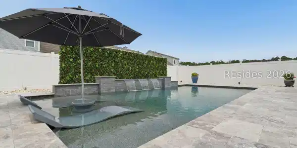 6 Benton Circle