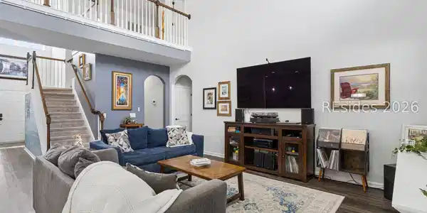 Image 4: Living Area