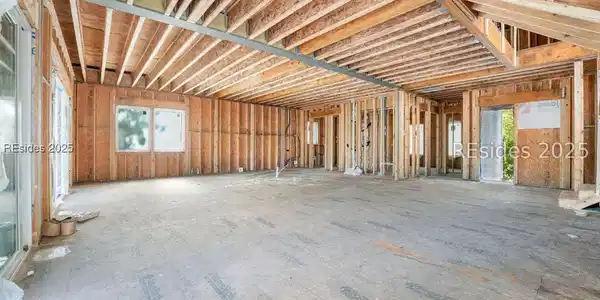 Image 3: Living, Kitchen & Dining Area