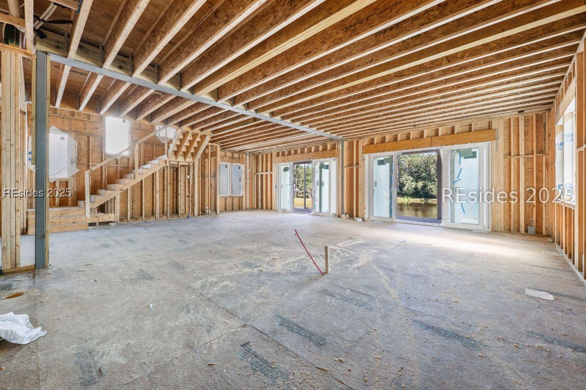 Image 4: Kitchen & Living Area
