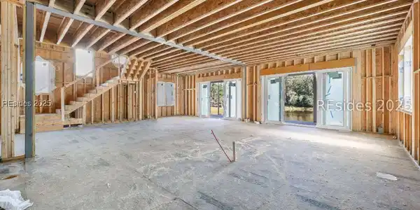 Image 4: Kitchen & Living Area