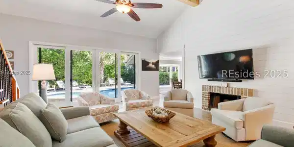 7 Strath Court
