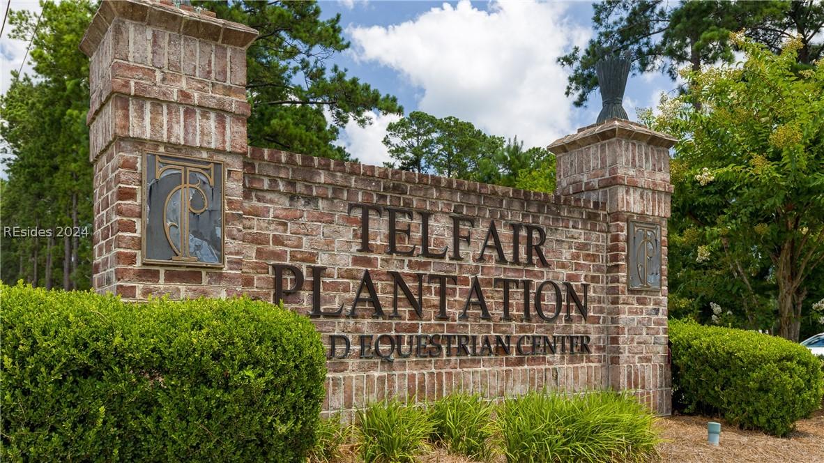 Image 2: Telfair Plantation's entrance sign monument before Image 2: Telfair Plantation's entrance sign monument before