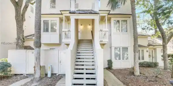 24 Deallyon Avenue