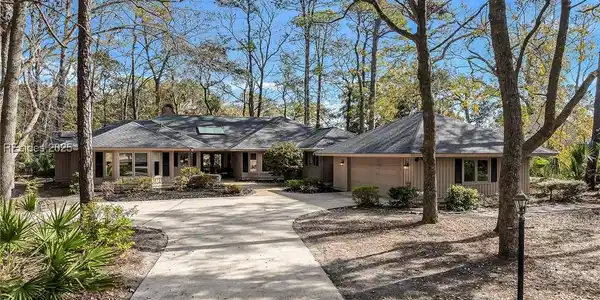 16 Fairlawn Court