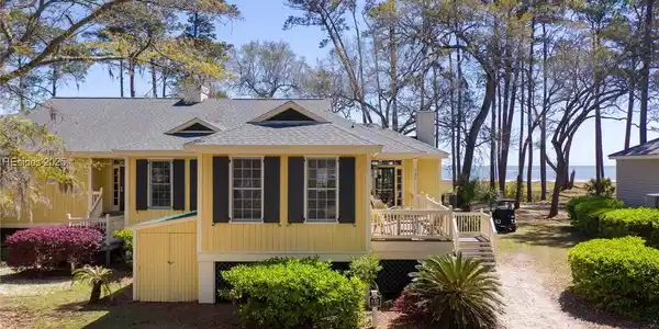 132 Ave Of Oaks