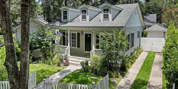 8 Loudon Court