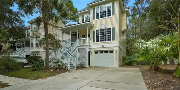 40 Victoria Square Drive
