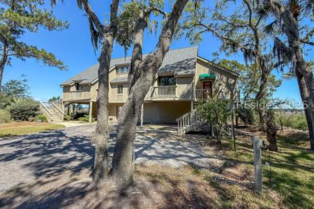 32 Compass Point