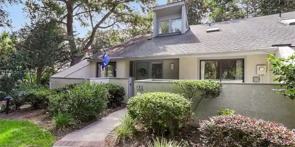 17 Townhouse Manor