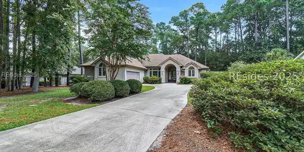 10 Hickory Knoll Place