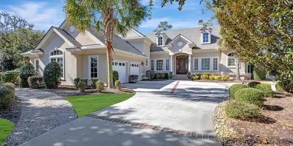 22 Lexington Drive