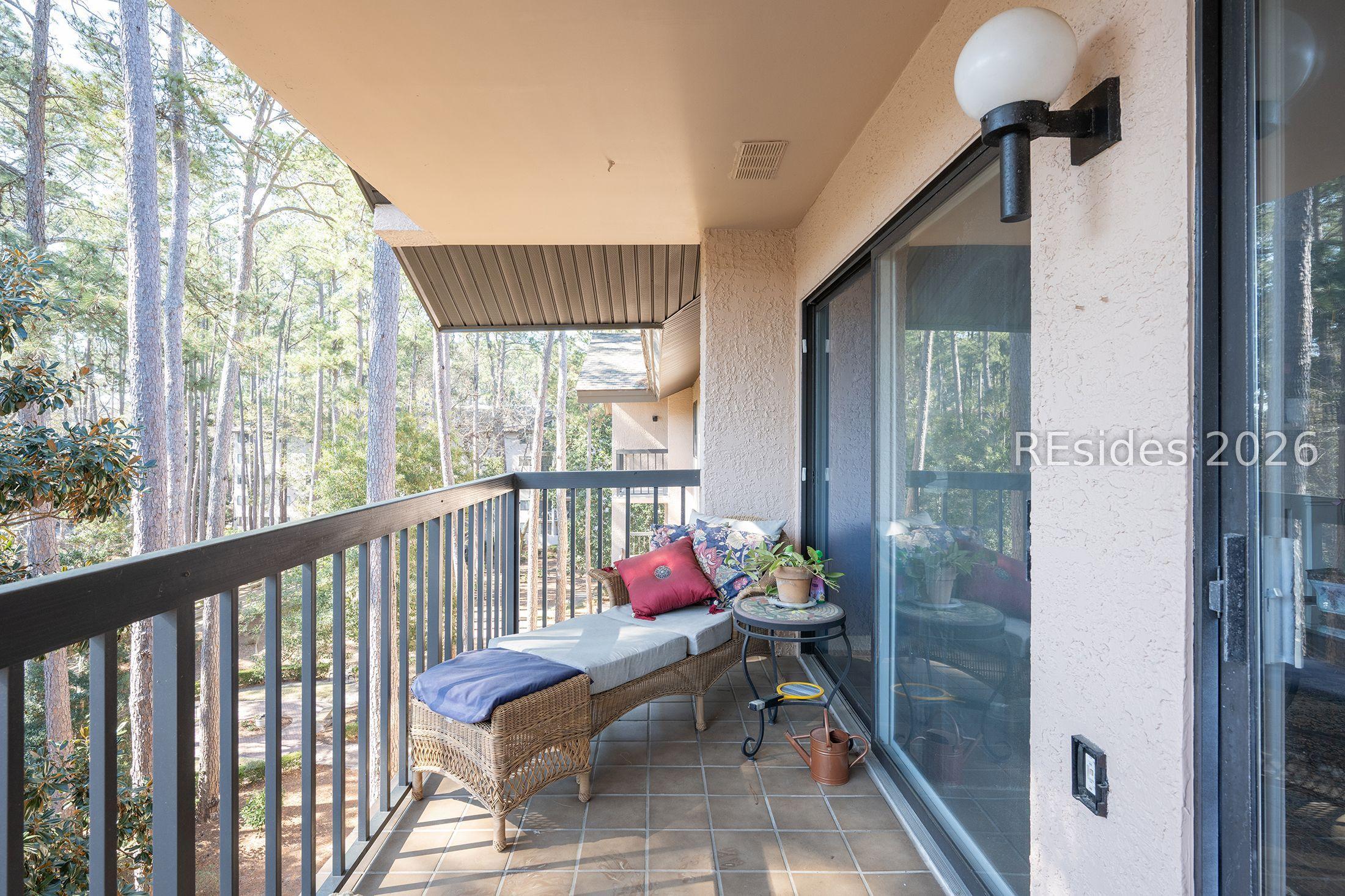Image 2: Balcony furniture items incl