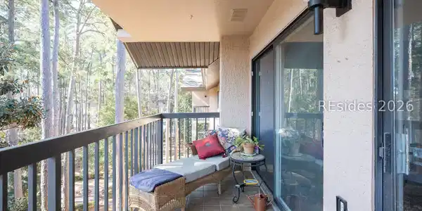 Image 2: Balcony furniture items incl Image 2: Balcony furniture items incl