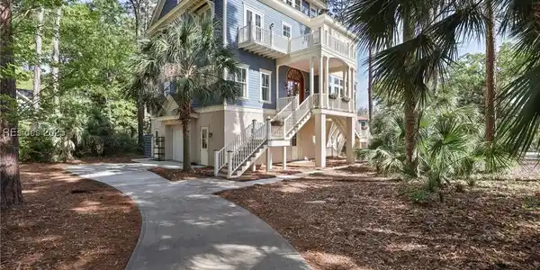 11 Front Light Walk