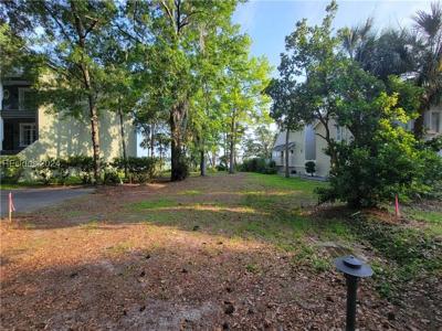 84 Crosstree Drive N