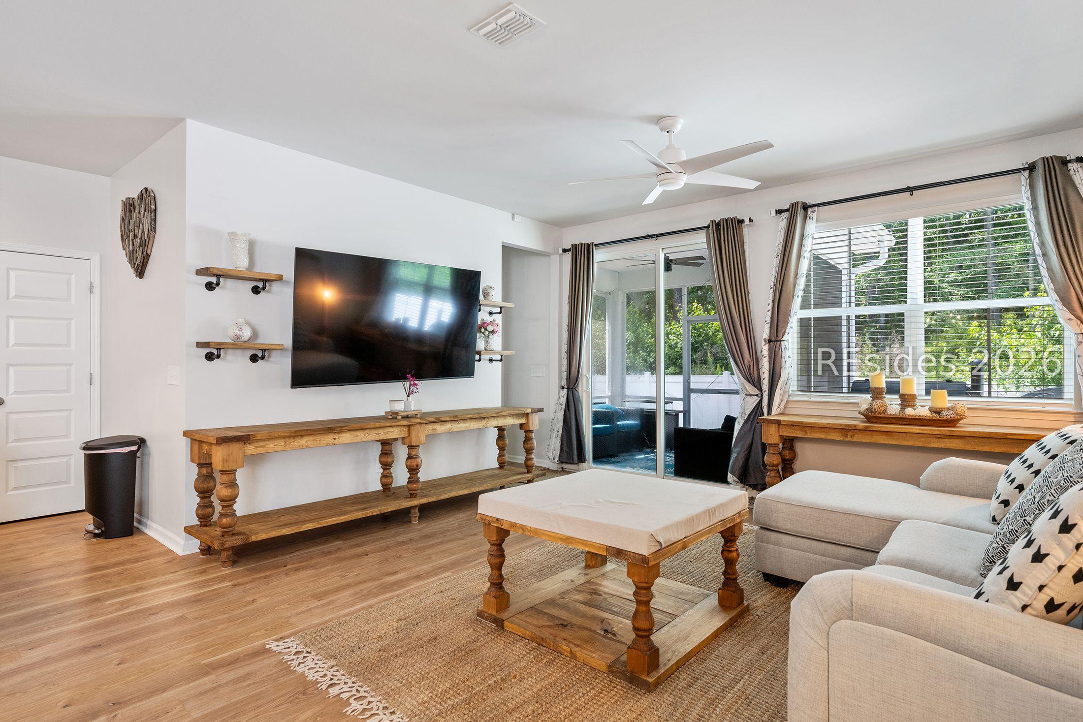 Image 2: Living Room Image 2: Living Room