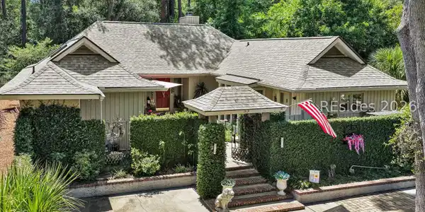 33 Oak Court