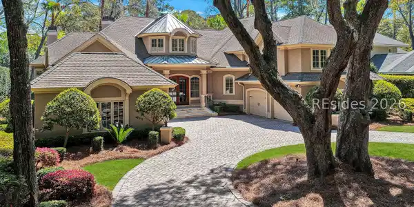 752 Colonial Drive