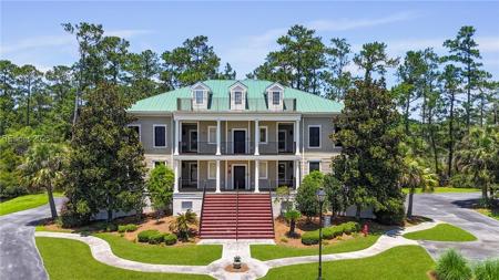 7 Crescent Point Drive