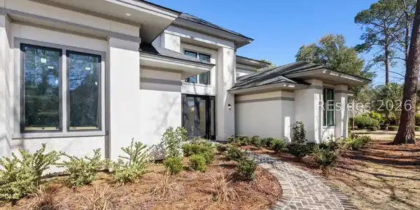 Image 3: front entry Image 3: front entry