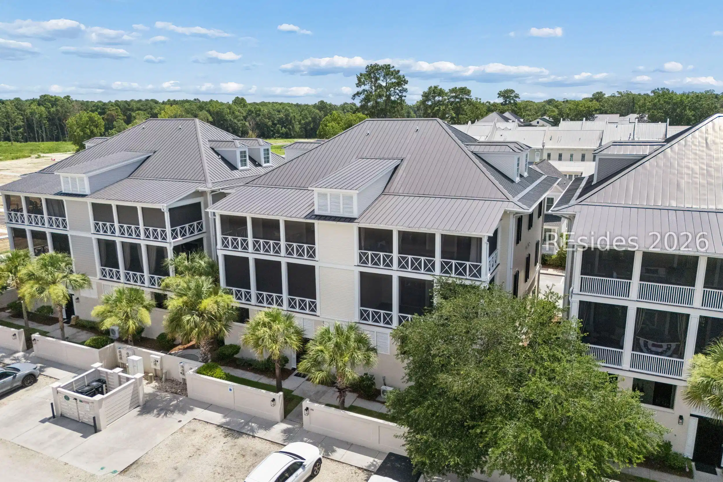 Image 1: Mid-block top floor unit
