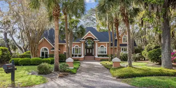 15 Spring Hill Court