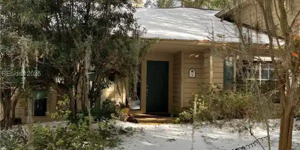 3 Beachwood Drive