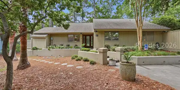 8 Pine Court