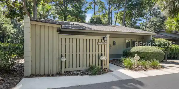 11 Lighthouse Road
