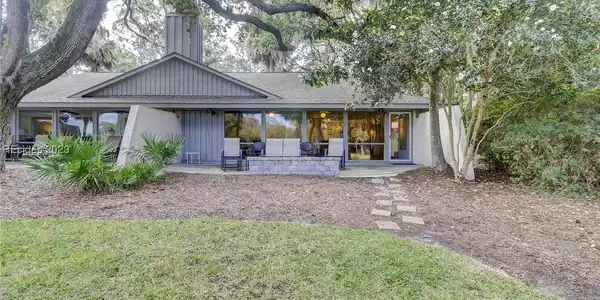2 Beach Lagoon Road