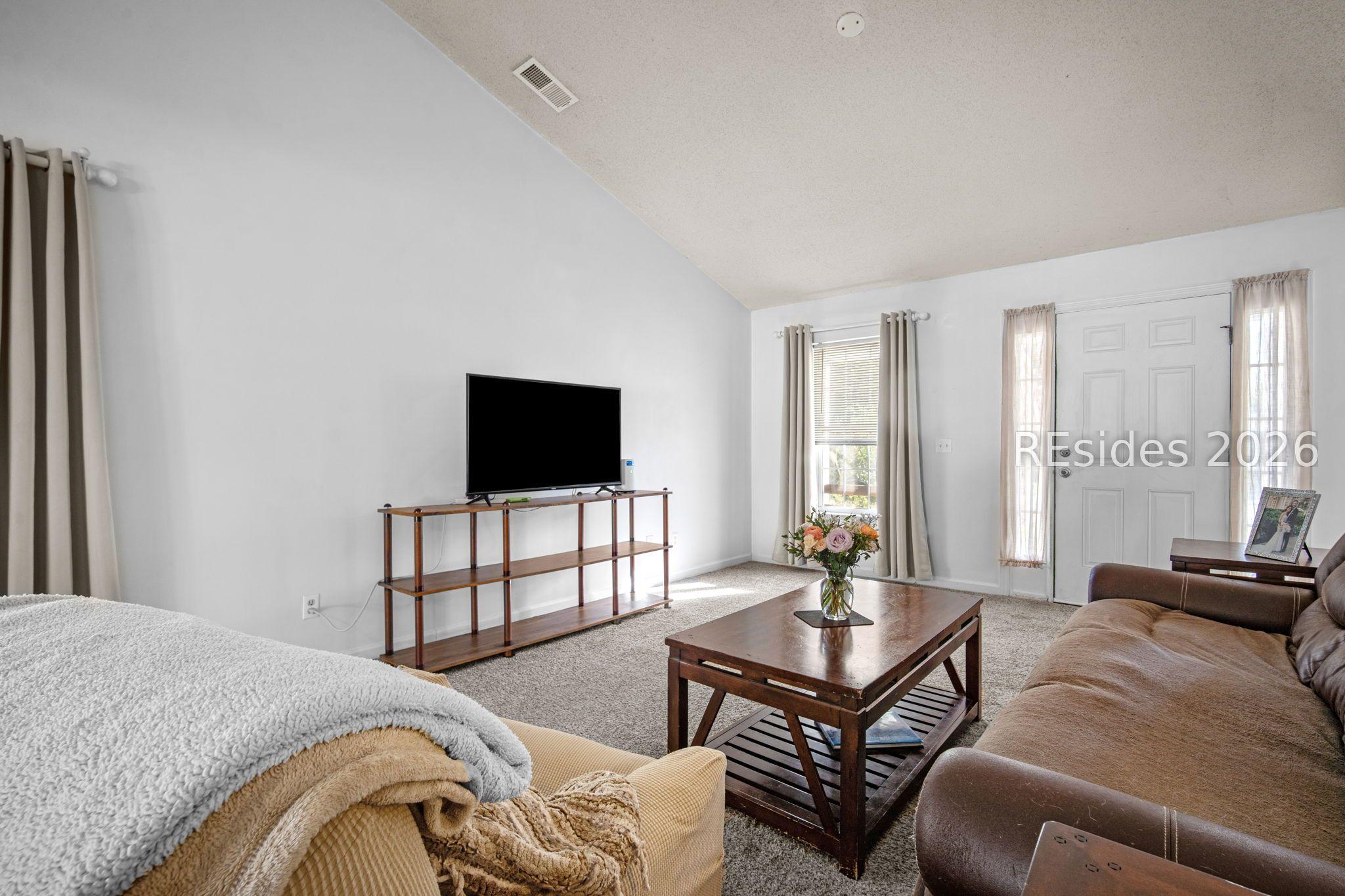 Image 4: Nice sized great room with good wall space Image 4: Nice sized great room with good wall space