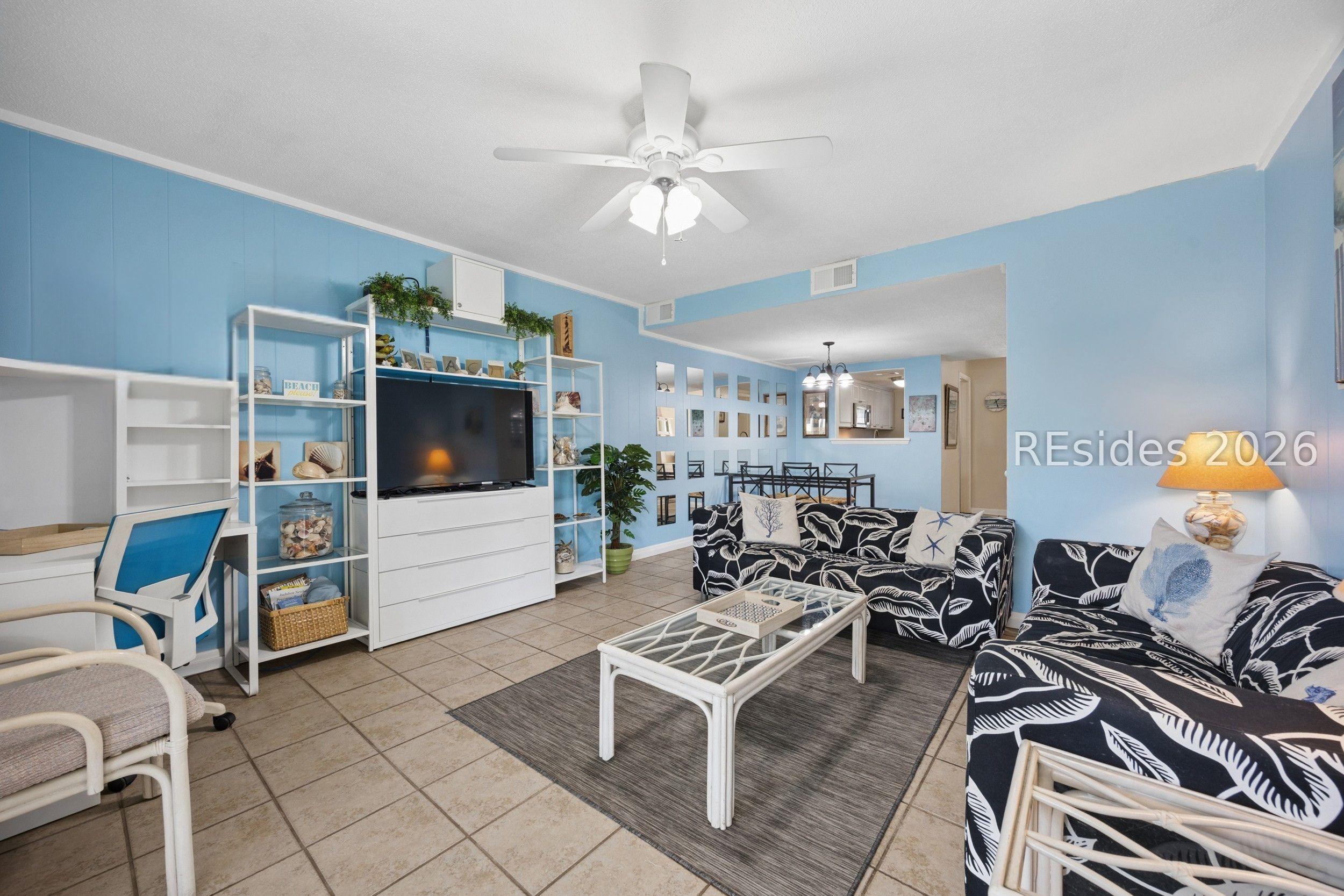Image 3: Light-Filled Great Room