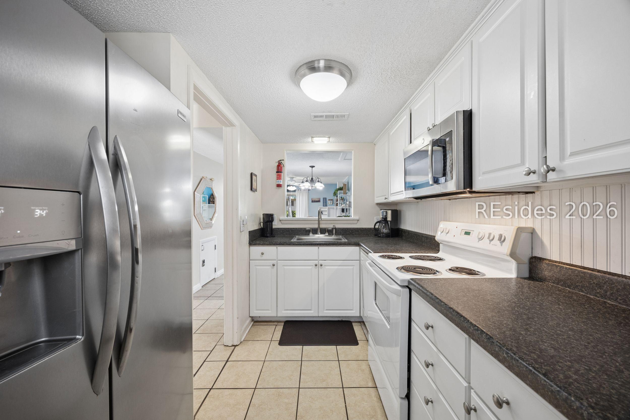 Image 4: Kitchen