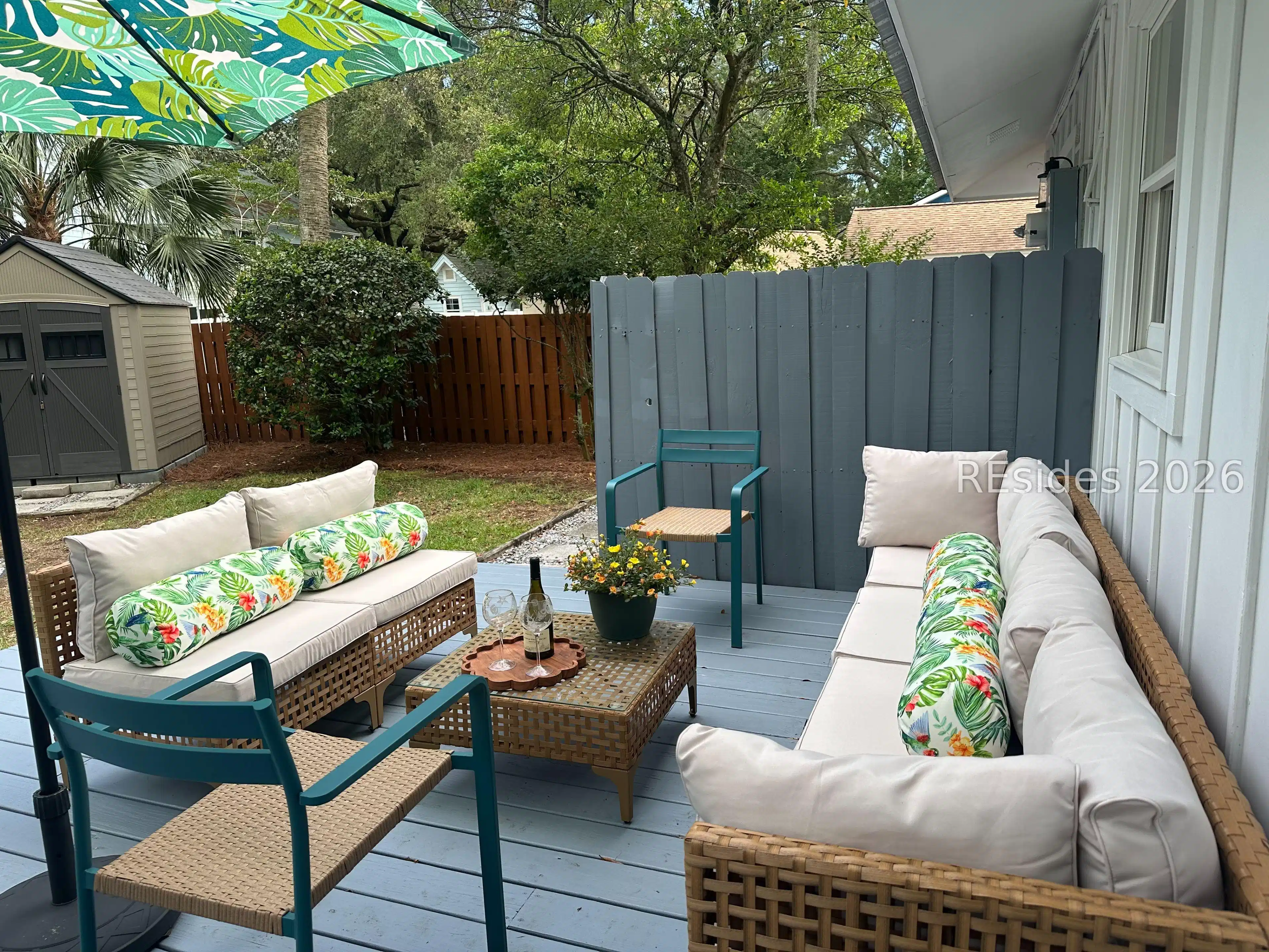 Image 1: Great yard w/ several areas to relax-dog friendly Image 1: Great yard w/ several areas to relax-dog friendly