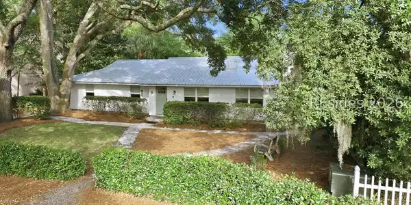 Image 4: Long lasting metal roof Image 4: Long lasting metal roof