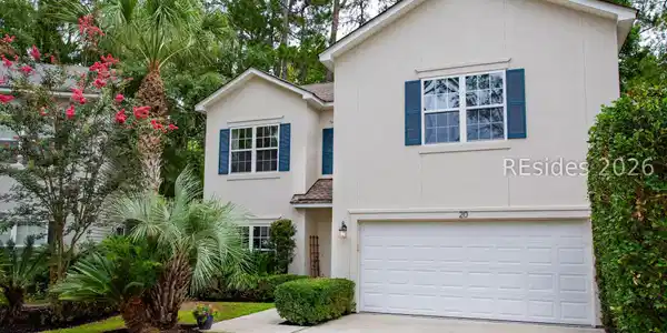 Image 4: Front Exterior