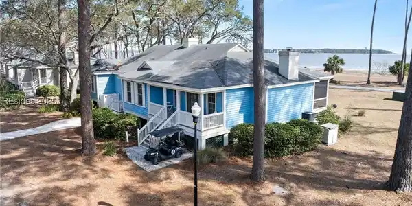 118 Ave Of Oaks
