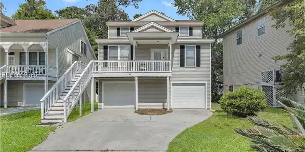 4 Cobblestone Court