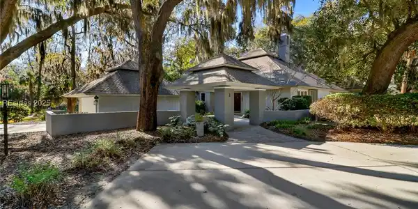 2 Neptune Court