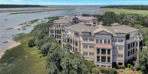 300 Grandview Court