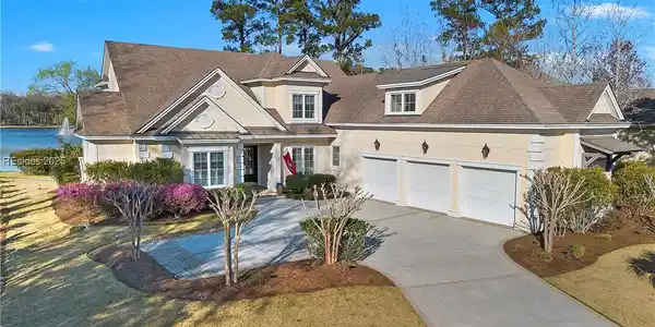 9 Torrington Lane